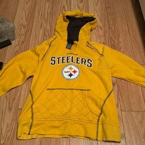 Women’s Steelers hoodie, looks nice and clean